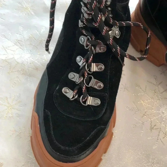 Villa Rouge Gem boots. Black calf skin suede and rubber sole - Picture 3 of 8